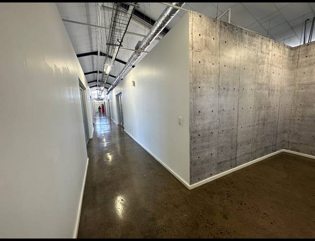 920M² OFFICE TO LET IN PAARDEN EILAND